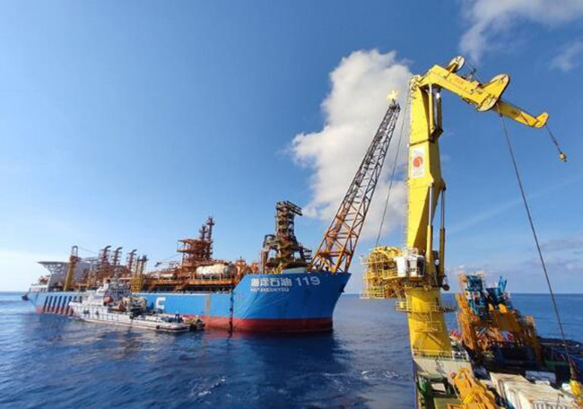 中国海油首次自主完成深水海底电缆水平式铺设