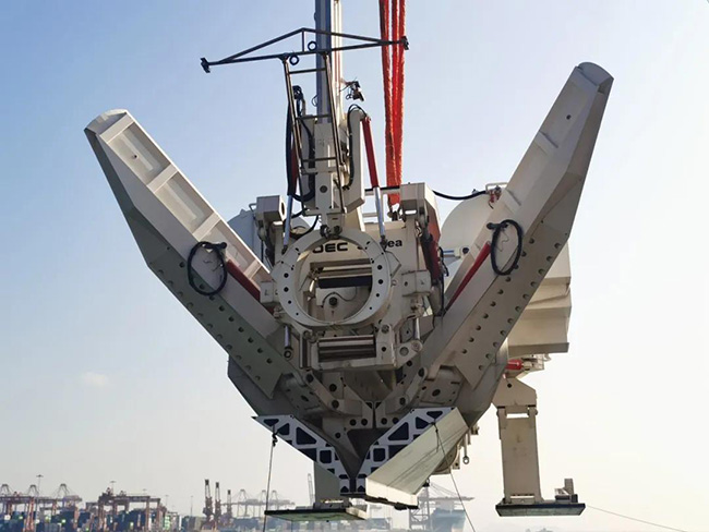 我国首次深水犁式挖沟机海试成功 我国首次深水犁式挖沟机海试成功