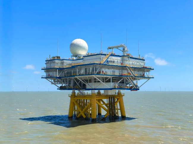 我国首个搭载气象雷达的海上升压站安装完成 我国首个搭载气象雷达的海上升压站安装完成