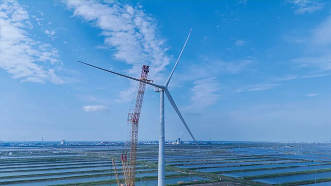 全球最大26兆瓦级海上风电机组成功吊装